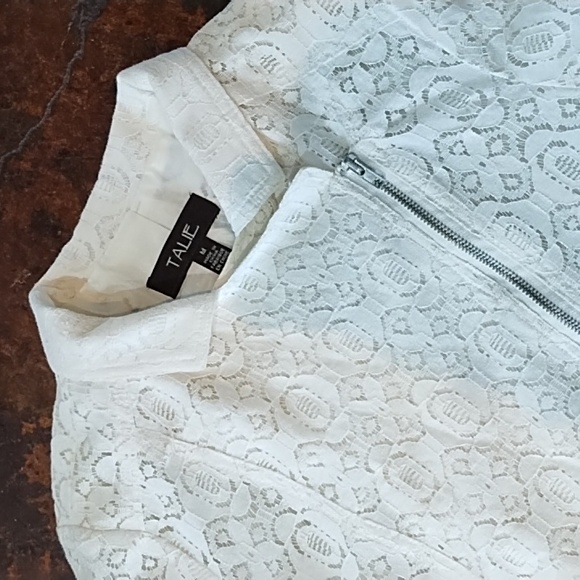 Lace cream blazer with zipper details - Picture 3 of 4